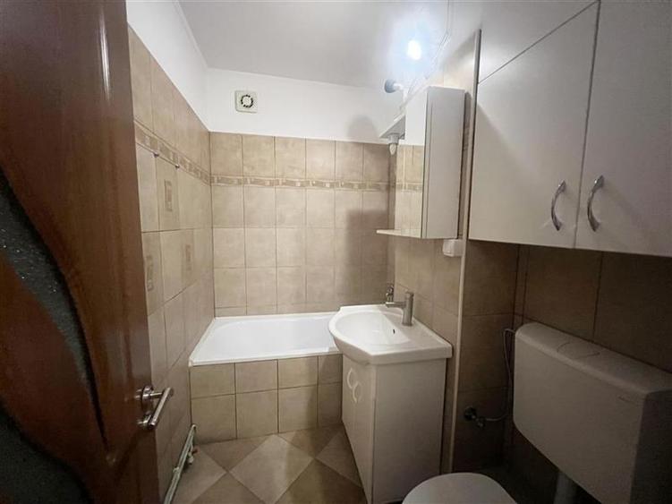 Apartament 2 camere decomandat, etajul 1 mobilat si utilat , parcare