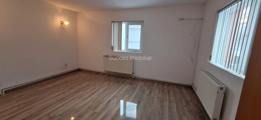MIHAI BRAVU-METROU,VILA 9 CAMERE,LIVING 75 MP,400 MP,P+1+M,CURTE 300mp, 2300 eur - 11