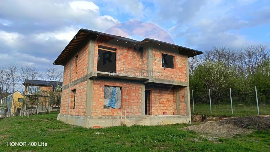 Teren 1430 cu autorizație pentru 2 case | Casă ridicată la roșu - 2