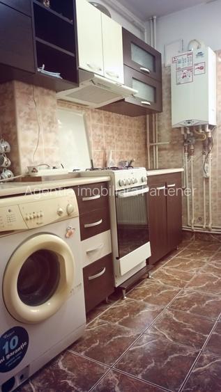 2 camere Calea Bucuresti , centrala / etaj 3 , finisaje medii / mobilat - 4