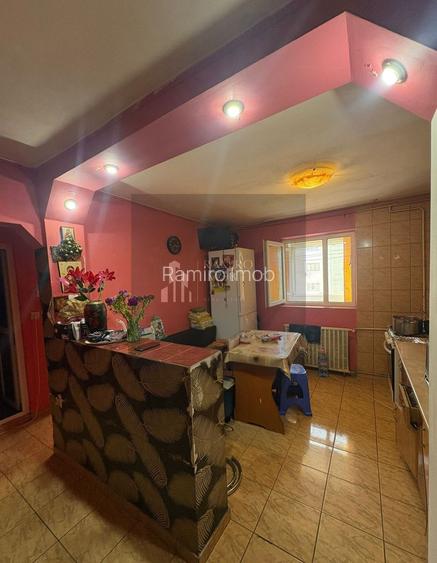 2 camere decomandat 3 minute METROU  Aparatorii Patriei - 8