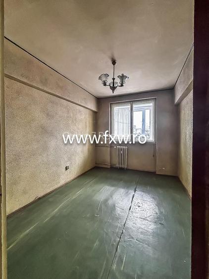 Apartament spațios de 3 camere, decomandat, langa metrou - 2