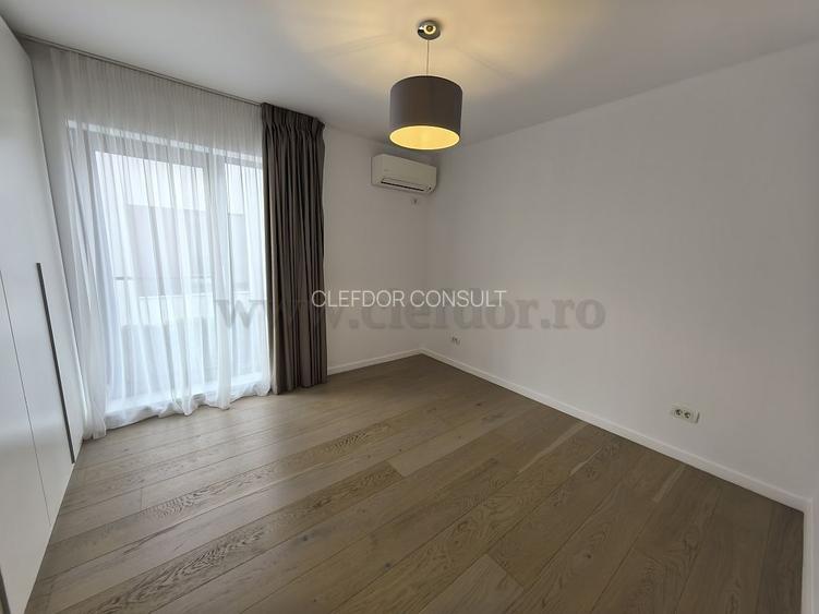 Vilă cu Piscina in Tunari - 12