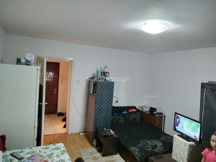 Proprietar vând apartament 1 camera decomandat  - 10