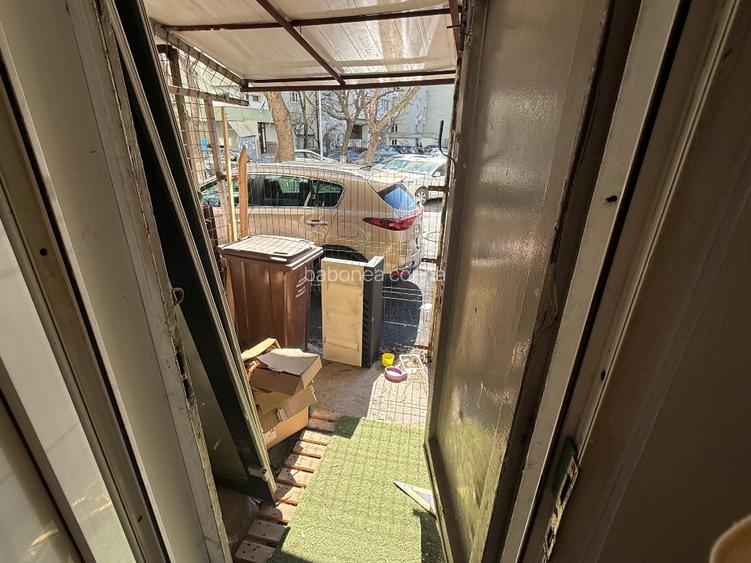 Spațiu central vitrina 16 metri pretabil cabinet , clinica, Market  - 8