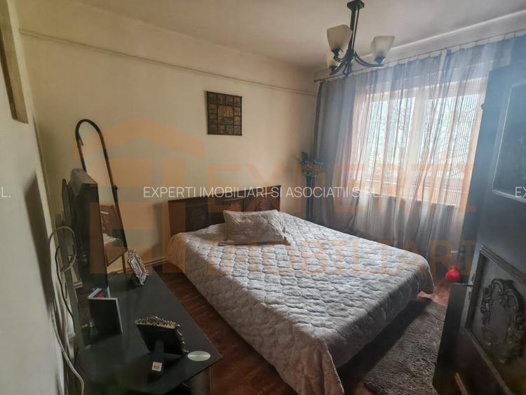 Apartament 3 camere de vanzare, in zona Casa de Cultura - 2