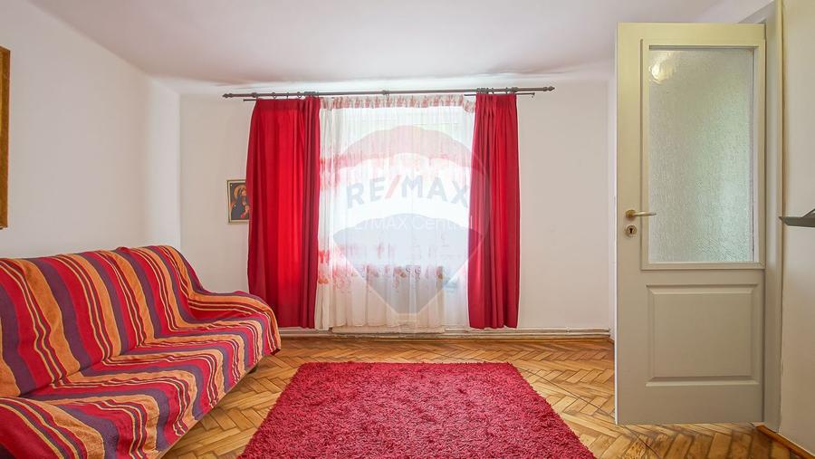 CASĂ INDIVIDUALĂ ÎN SCHEI    STRADA PIATRA MARE - 12