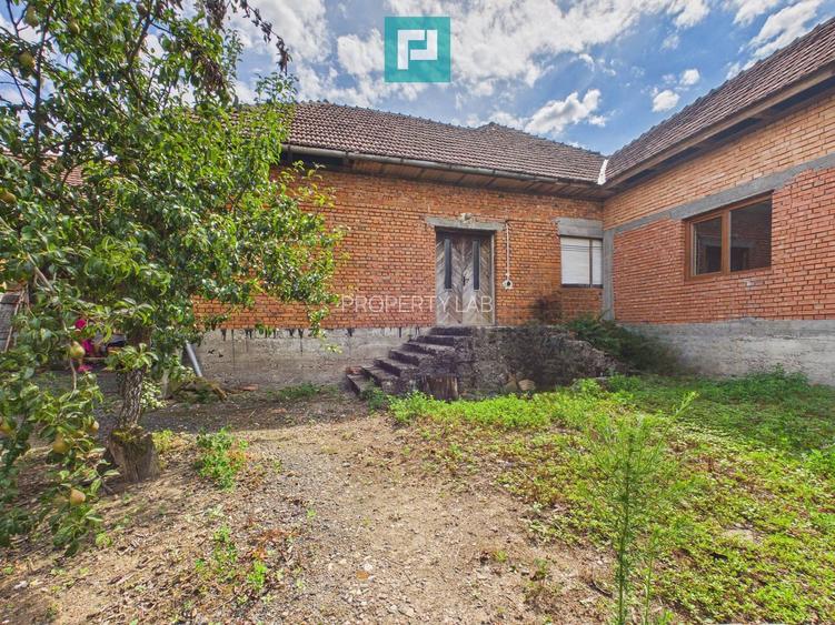 Casă semifinisată, cu 5 camere, în Bonțești Arad