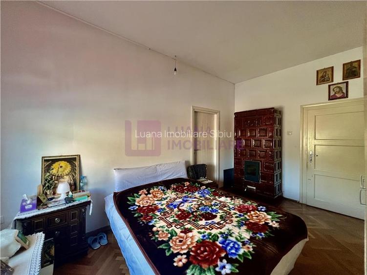 Casa de vanzare  | 2 constructii | 540 mp teren |  zona Lupeni | pivnita - 13