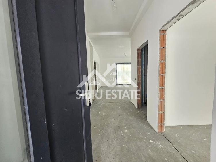 Casa individuala noua, pivnita si carport - 14