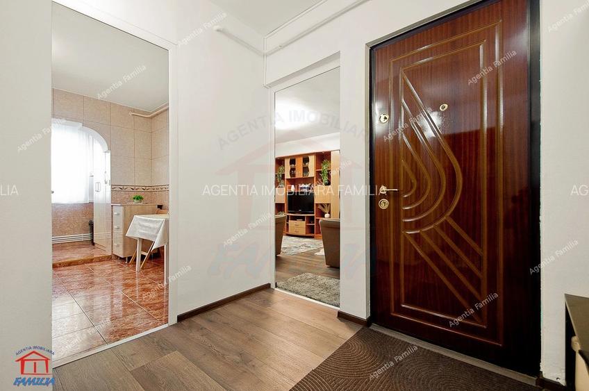 De închiriat apartament 3 camere, Micro 20 - 12