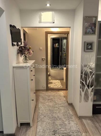 Vanzare apartament cu 3 camere si 2 bai,  decomandat,  renovat,  parter zona CET - 7
