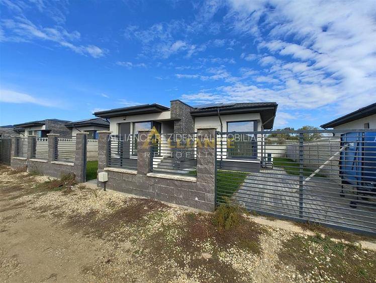 Casa individuala - 3 camere--PANOURI SOLARE - 4