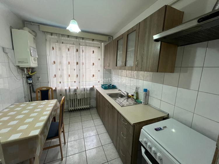 INCHIRIEZ apartament 2 camere semidecomandat,zona Centrala - 7