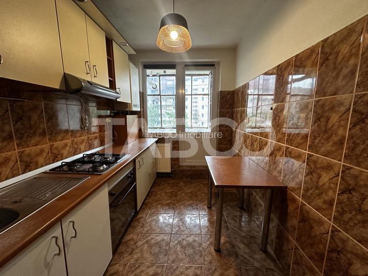 Apartament de vanzare 2 camere decomandate Mihai Viteazu etaj 1 - 3