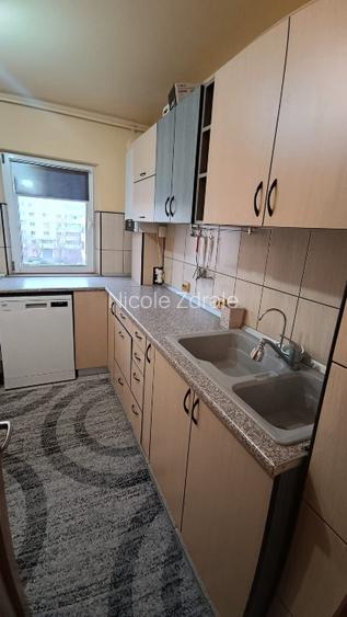 De inchiriat Apartament 3 camere - 2