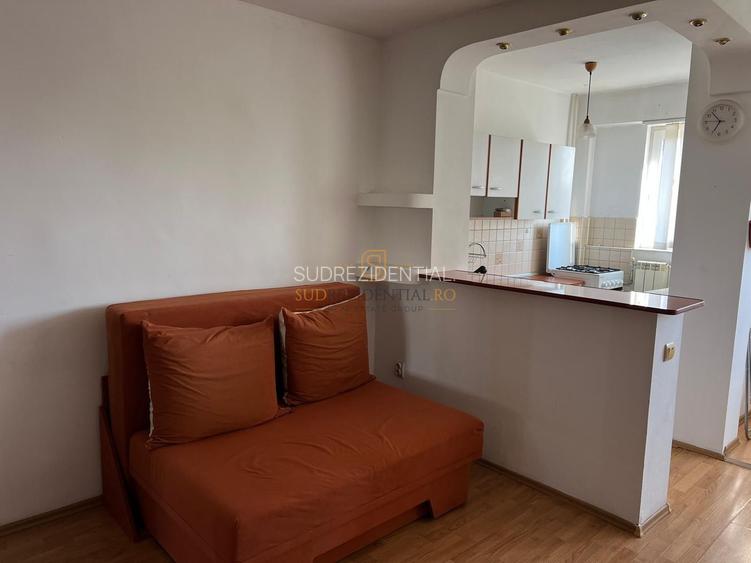 Garsoniera, etaj 2/10, zona Titan, gata de mutare, Comision 0 - 2