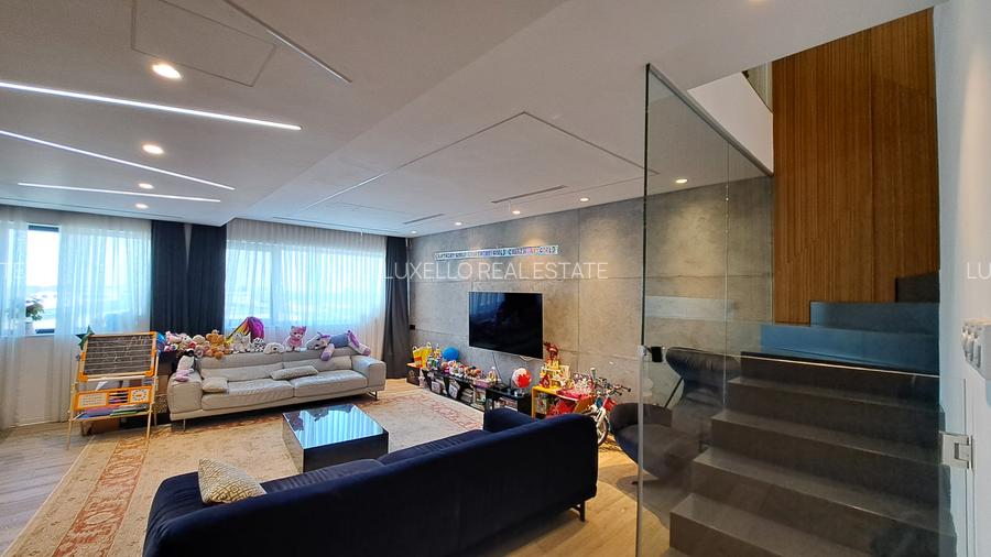 APARTAMENT 8 CAMERE CU SCARA INTERIOARA TIP LOFT -ULTRA LUX - 25