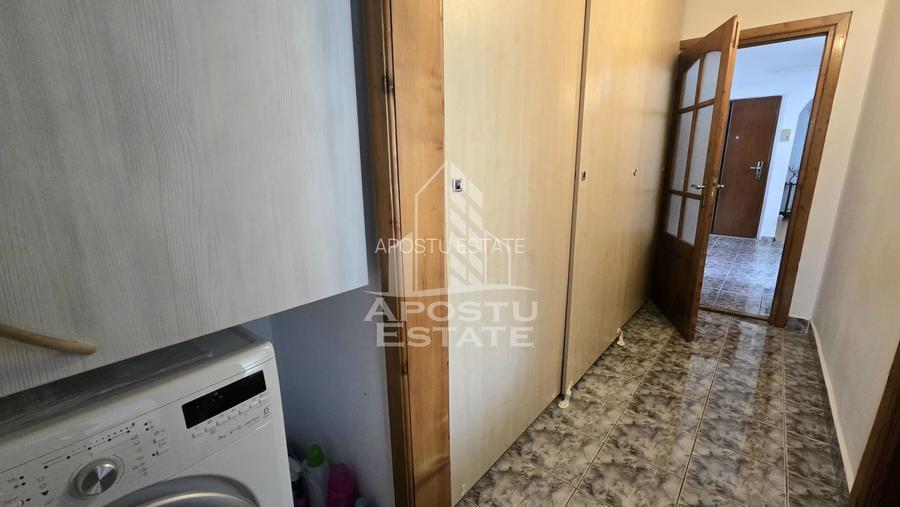 Apartament de vanzare cu 3 camere, decomandat,centrala proprie,Lipovei - 18