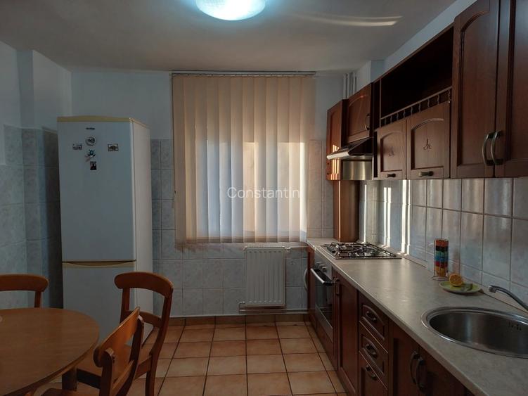 Închiriez apartament 2 camere, Ploiești, Piața Mihai Viteazul - 9