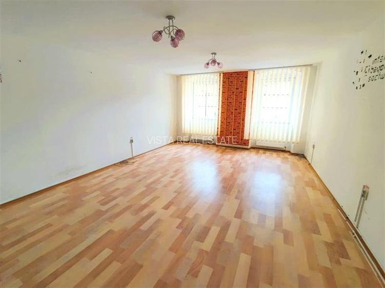 Spatiu Pretabil Servicii, Zona Castelului - 4