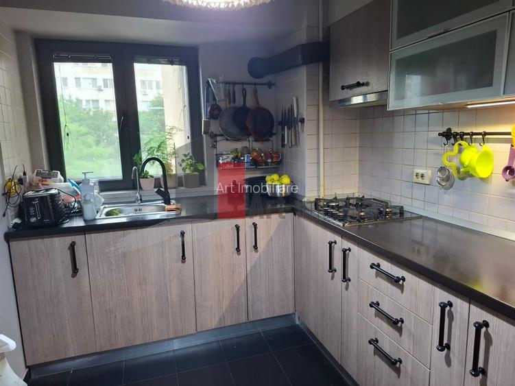 Vânzare apartament 3 camere Obregia - 2