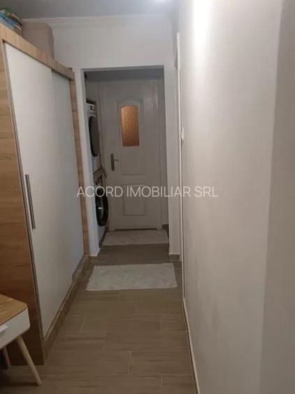 Poarta 6, 3 camere decomandate etajul 1. - 19