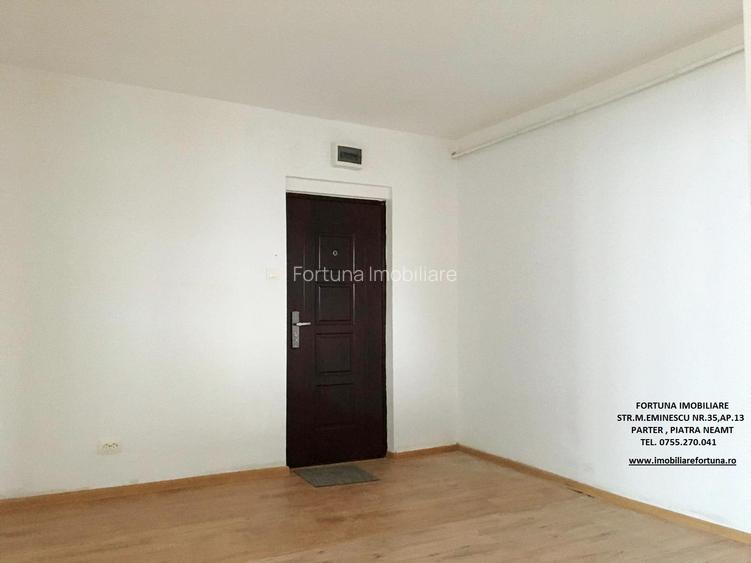 Apartament 3 camere, cu boxa, zona BCR - 4