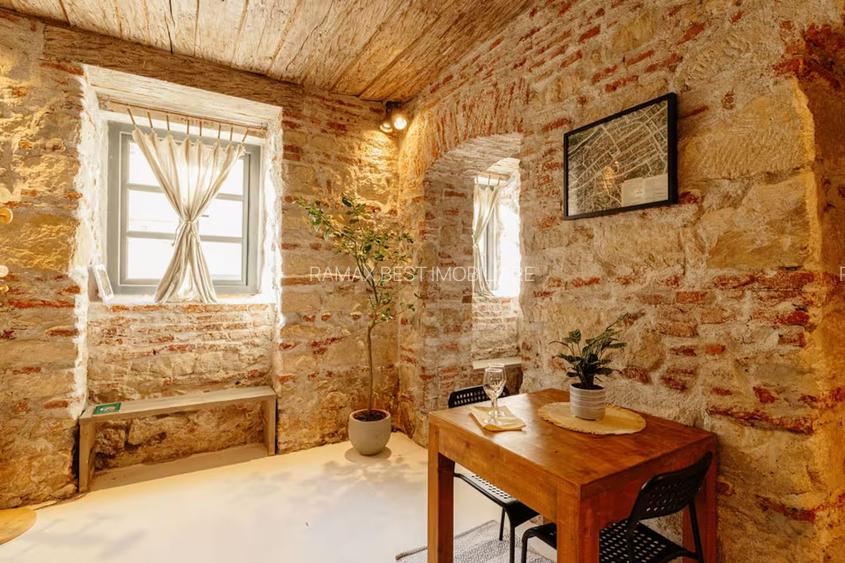 Apartament cu farmec istoric – 40 mp, parter, în centrul orașului - 20