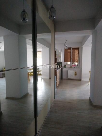 Mamaia ,de vanzare apartament 2 camere zona cluburi - 3