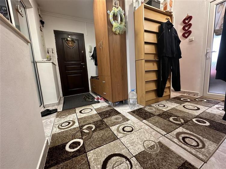 Decomandat cu 2 bai și 2 balcoane la etajul 2 lingă Generală 7