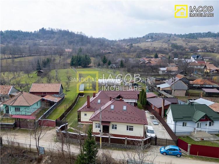 Casa, anexe, 3762 mp teren, 25000 mp padure, Comanesti, jud. Bacau - 2