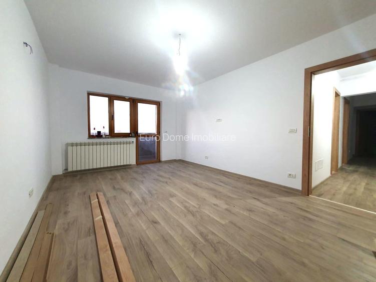 Apartament decomandat cu 3 camere, 66 mp., Calea București - 2