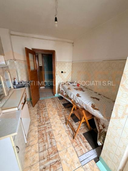 Apartament 3 camere, situat in zona Dacia - 14