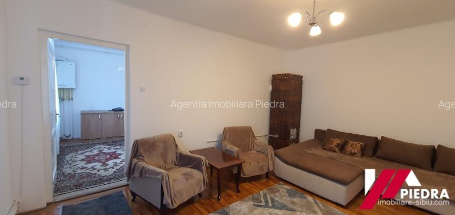 Inchiriez   garsoniera  renovata, situata central pe str. 9 Mai etaj 1,mobilata - 6