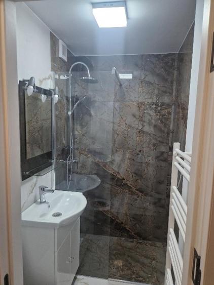 Vand garsoniera renovata
