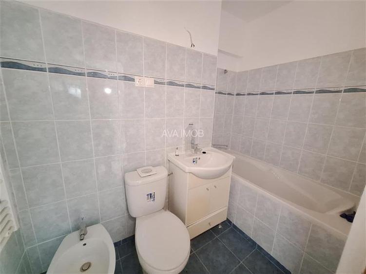 Apartament 4 camere decomandat Milcov-Bacau - 13