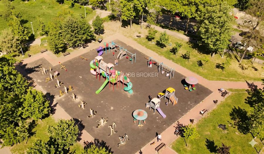 Apartament cu 4 camere, bloc 1982, etaj intermediar, in spate Iulius Mall - 2