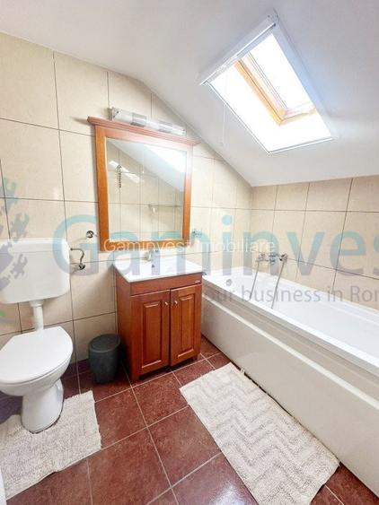 Casa spatioasa cu garaj, terasa si curte de vanzare in Nojorid, Bihor - 13