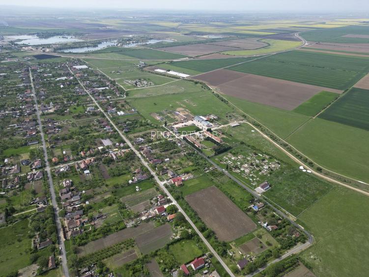 Teren Intravilan de 3,090 mp în Cuvin - 3