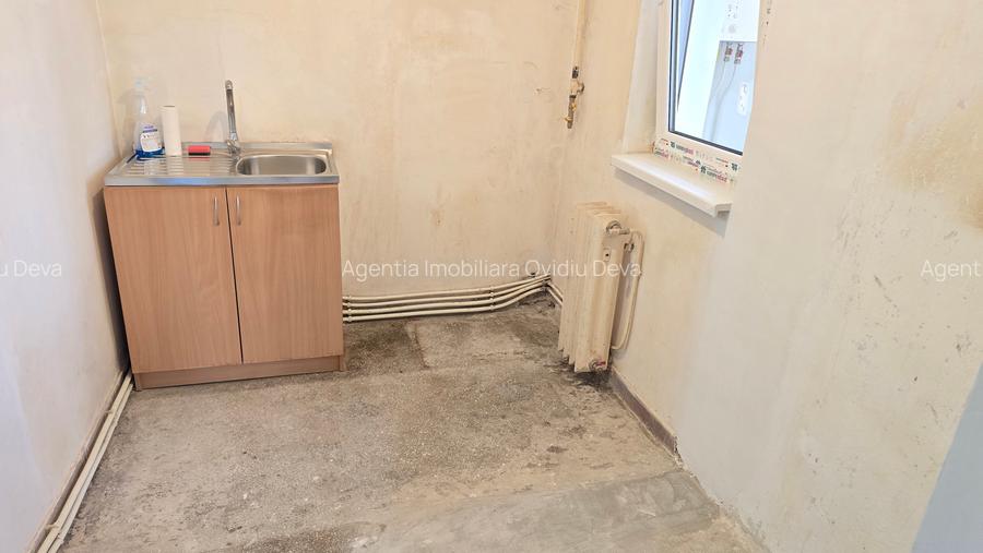 Vand apartament 2 camere decomandat in Deva, zona Gojdu, etaj 1, bloc de 4 etaje - 4