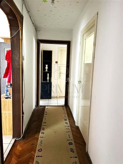 FAVORIT - ETAJ 2 - DECOMANDAT - 4 CAMERE - 2 BAI - CENTRALA PROPRIE - CLIMA - 6