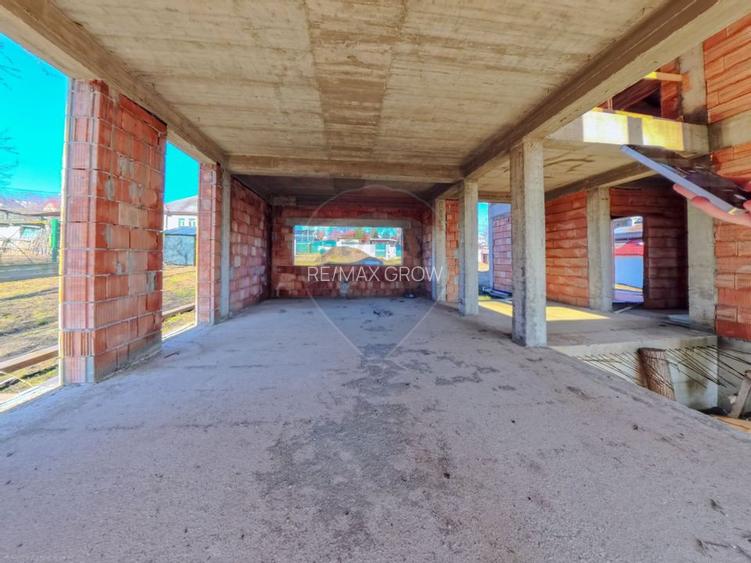 Casa la rosu cu autorizatie valabila in Hemeius - Fantanele - 6