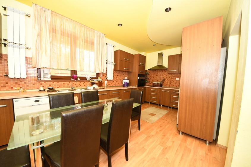 Vila spatioasa, pretabil pentru locuit/clinica, zona Micro 17 – Galati