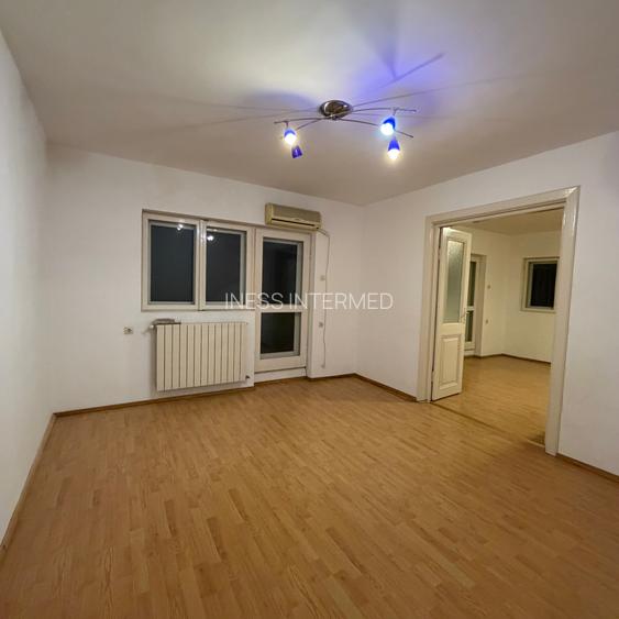 Unirii Marasesti - 4 camere nemobilate in vila - constructie 2000 - etaj 1/3 - 4