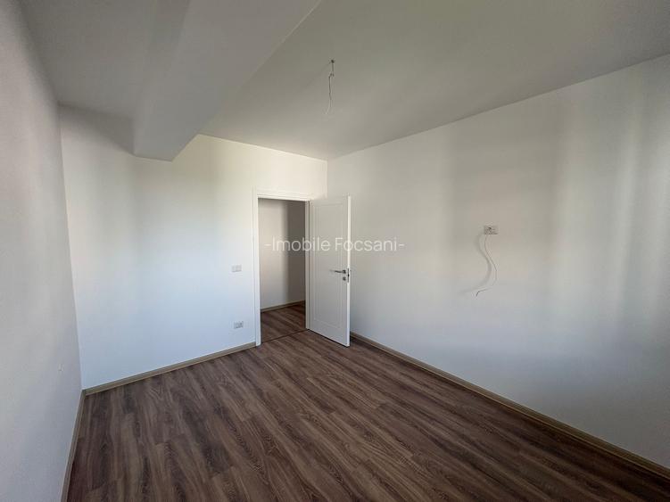 Apartament 3 camere - bloc nou - etaj 3/5 - 8