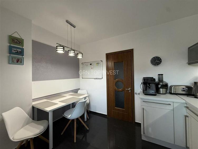 Apartament decomandat cu 3 camere si 2 bai in Turnisor - 8