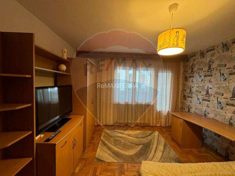 DE ÎNCHIRIAT- apartament 2 camere + garaj - 10