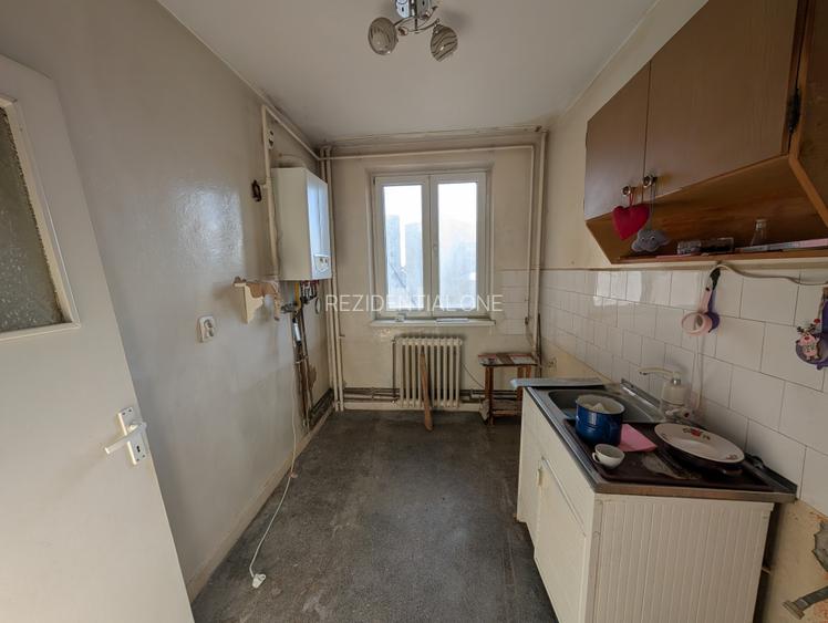 Decomandat, etaj intermediar - 2 camere - spatios - 3