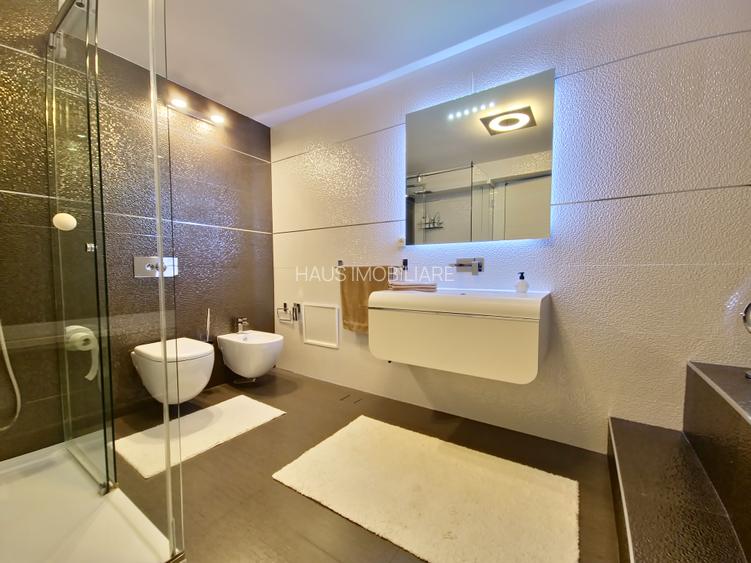 Vila deosebita  la un pas de mare mobilata si utilata - 36